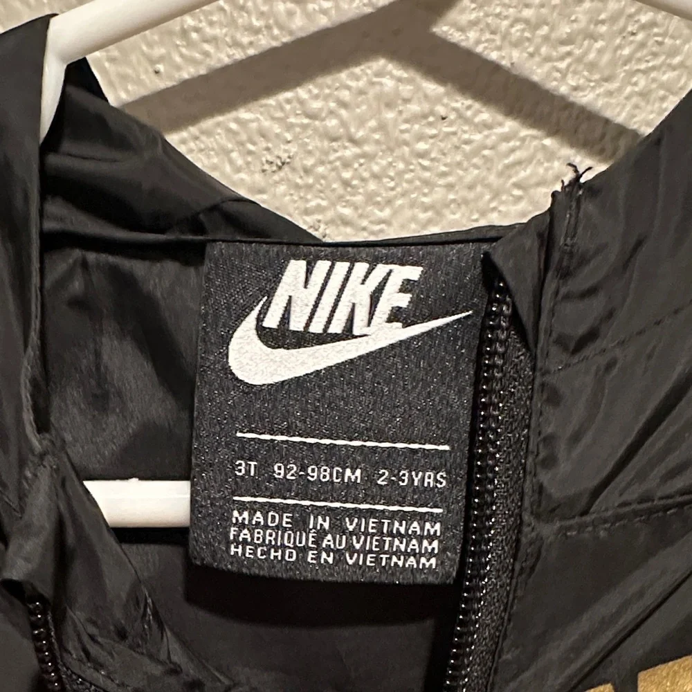 Nike wind breaker